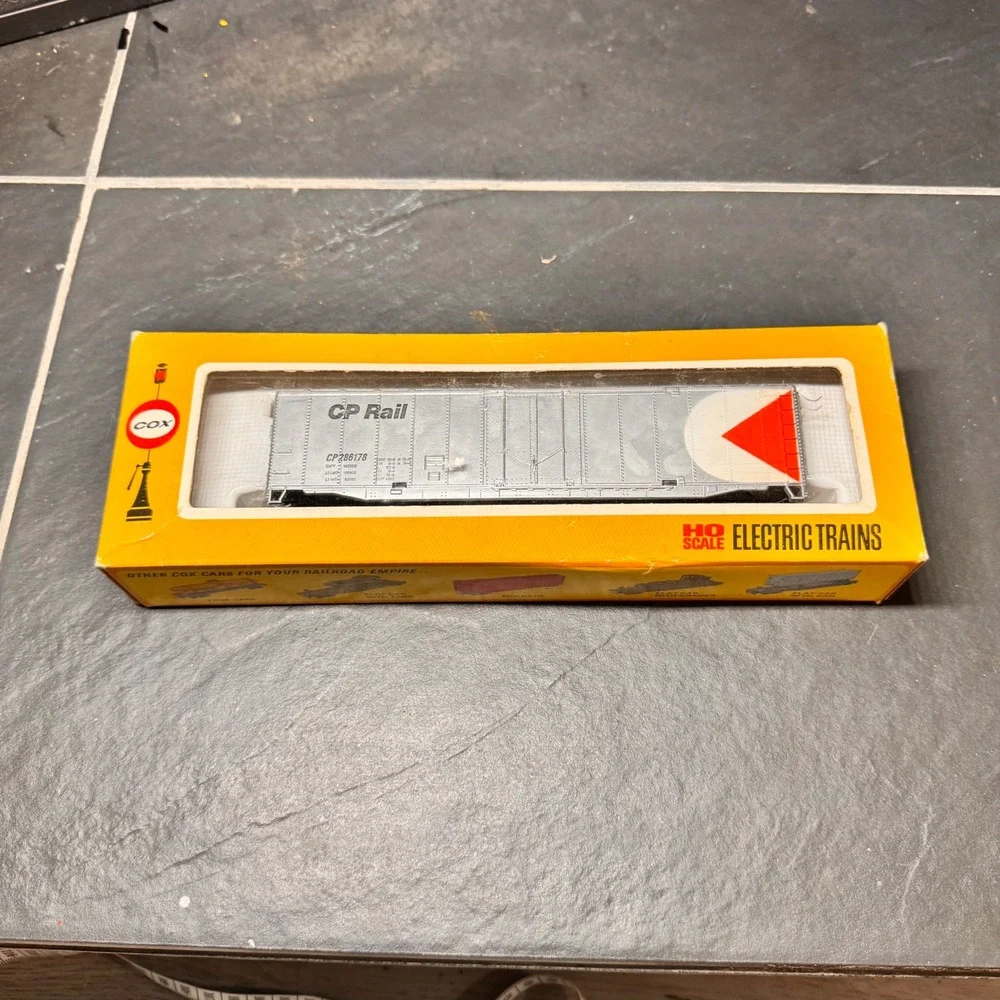 Vintage 70s Cox HO Scale Electric Trains CP Rail Box Car CP 355178 Silver Red‎
